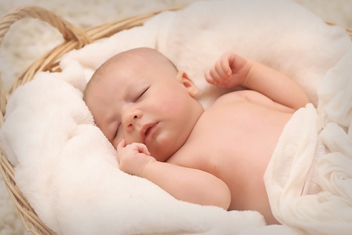 how to help a congested baby sleep