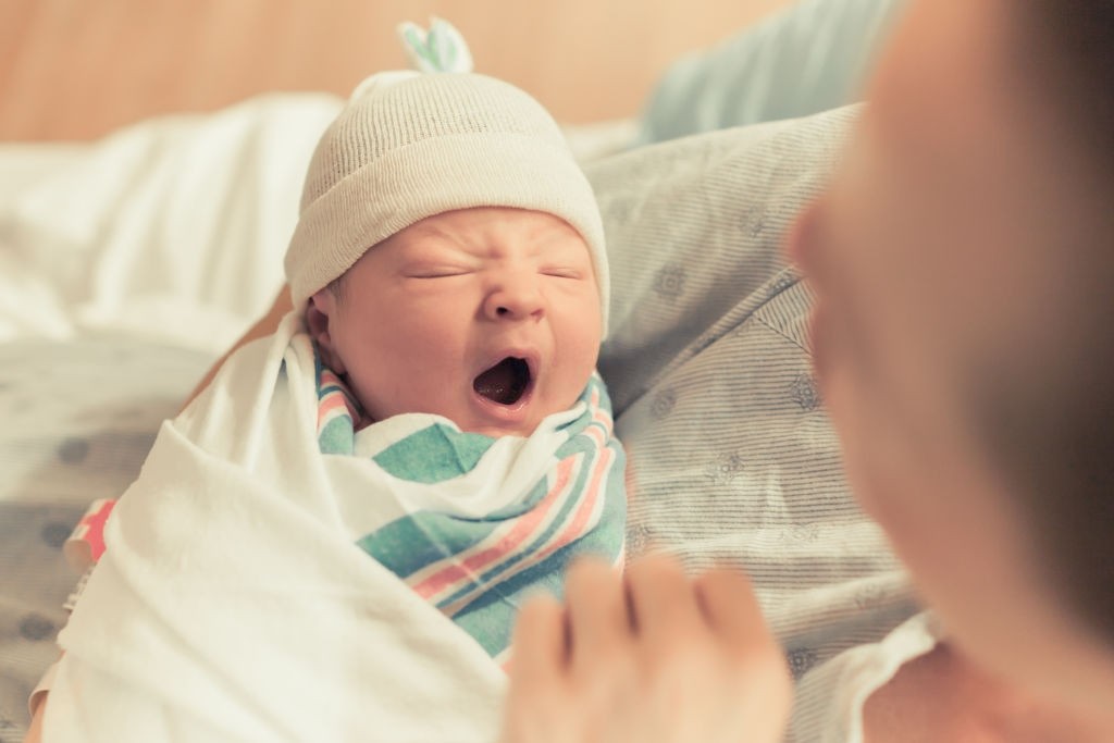 newborn sleeps with mouth open