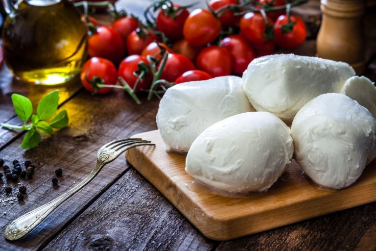 can i eat fresh mozzarella while pregnant