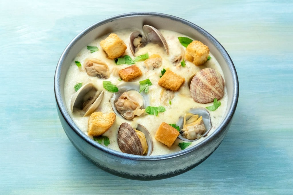 can pregnant women have clam chowder